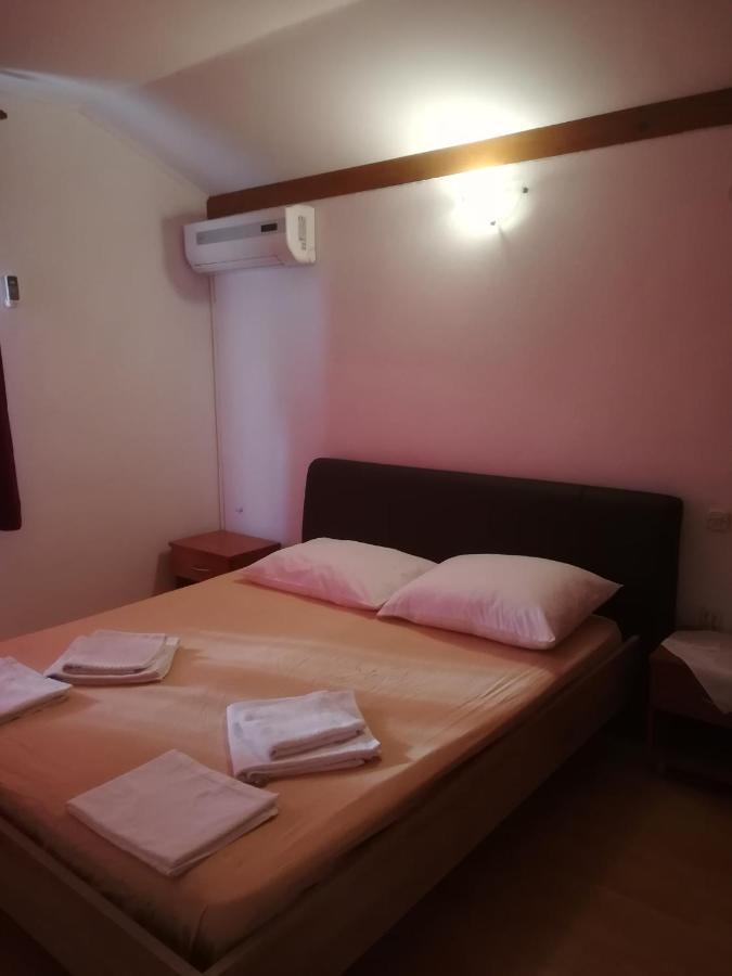 Apartments Donadic I, Caska โนวาลยา ภายนอก รูปภาพ