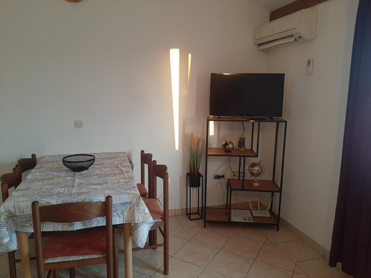 Apartments Donadic I, Caska โนวาลยา ภายนอก รูปภาพ